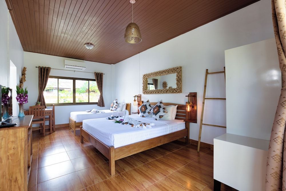 Maya Resort Deluxe Room, 1 King Bed, Kitchenette, Resort View 3