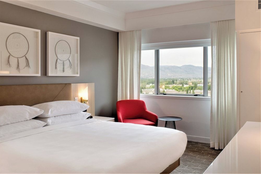 Delta Hotels by Marriott Kamloops Room, 1 King Bed 3
