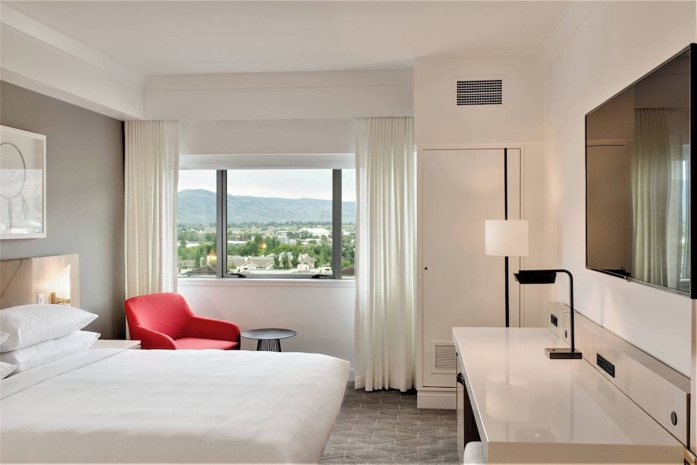 Delta Hotels by Marriott Kamloops Room, 1 King Bed 2