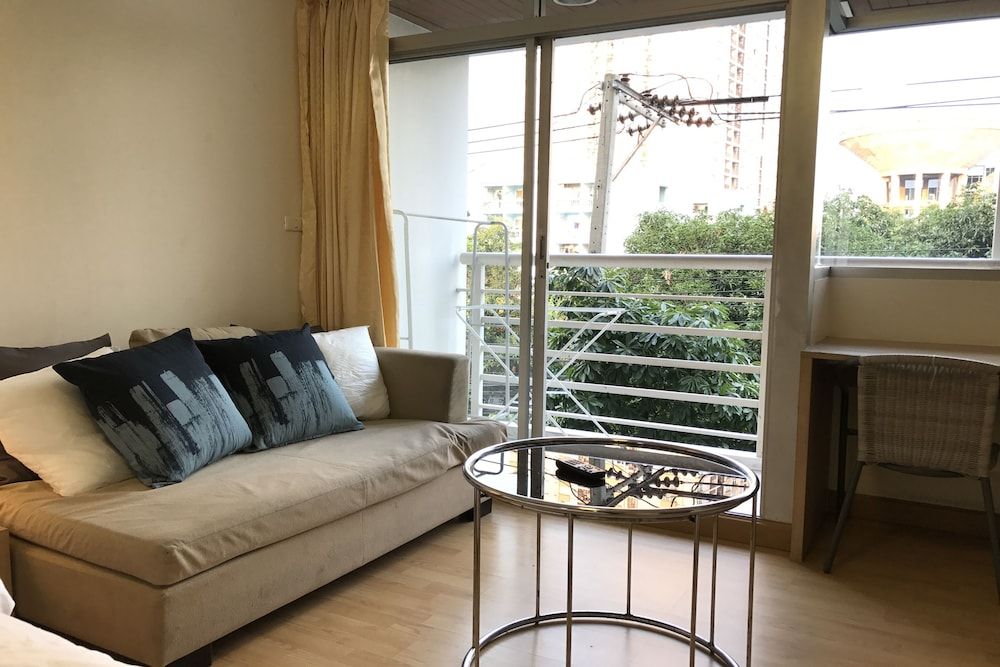 The Link Onnut by May Room 305 9