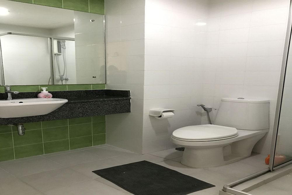 The Link Onnut by May Room 305 11