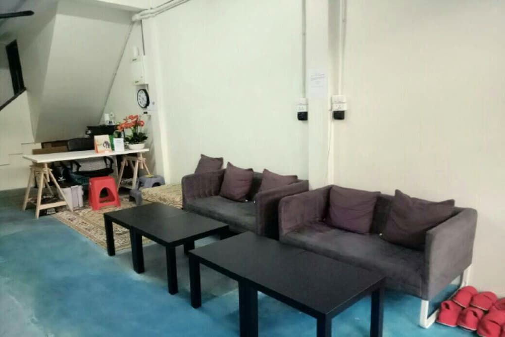 undefined First Inn On Nut - Hostel