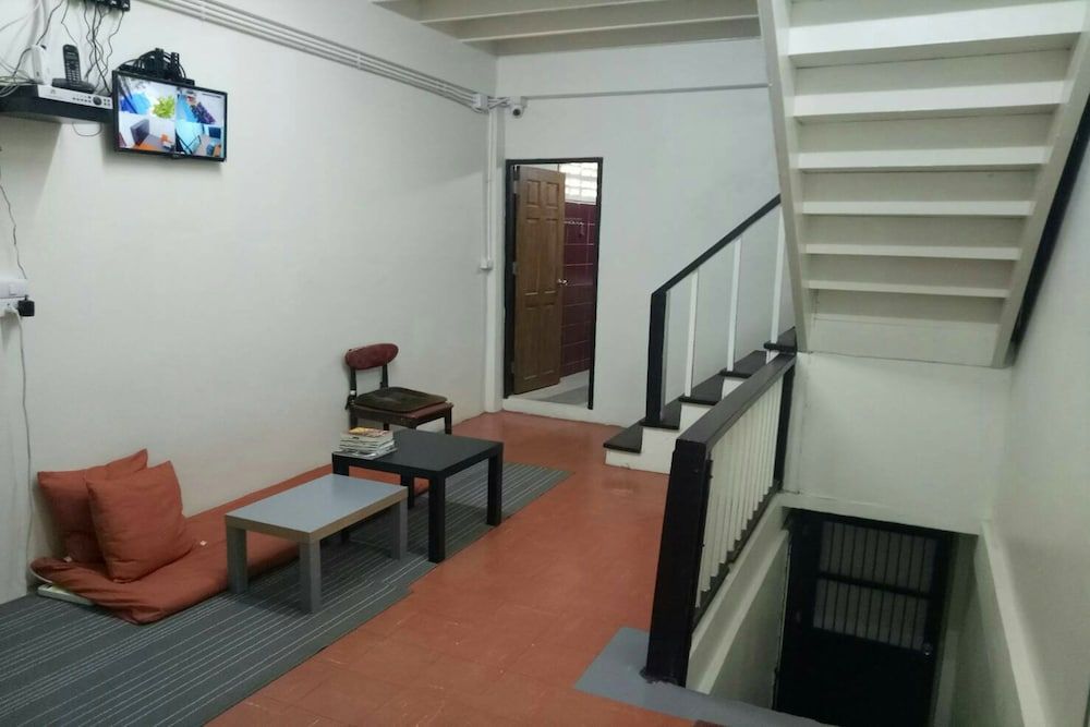 undefined First Inn On Nut - Hostel 2