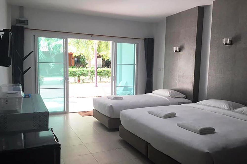 Bankrut Resort Standard Triple Room 2