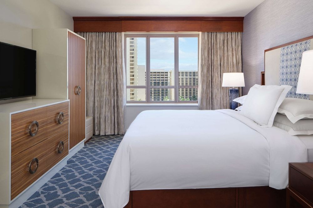 Suite, 2 Bedrooms, Accessible, City View (Hearing, Bathtub)