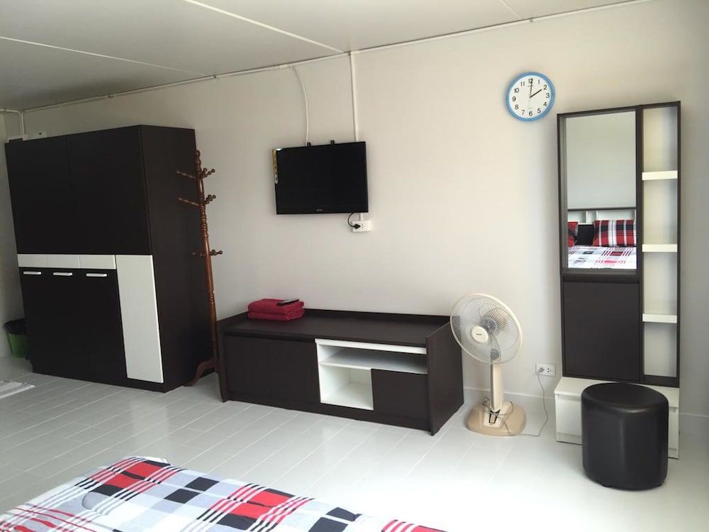 Muangthongthani Rental by Khun Dan Standard Double Room 9