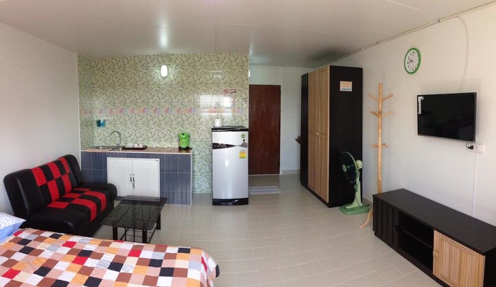 Muangthongthani Rental by Khun Dan Standard Double Room 6