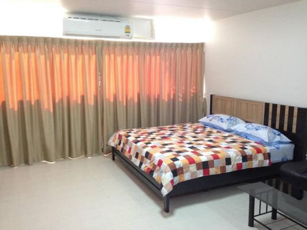 Muangthongthani Rental by Khun Dan Standard Double Room 2