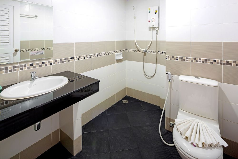 undefined Mala Hotel 8