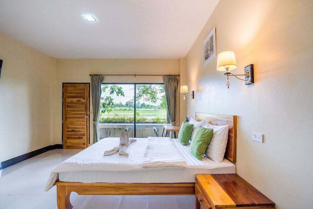 Tontan Resort Cha-Am Deluxe Double Room 4