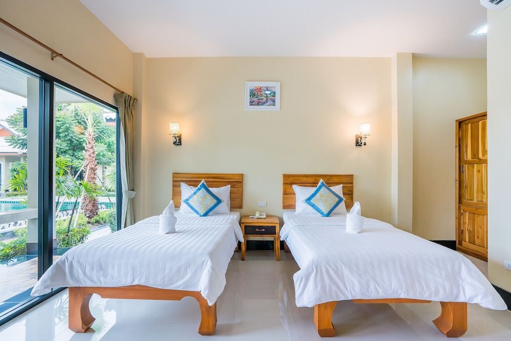Tontan Resort Cha-Am Superior Double or Twin Room, Pool View 5