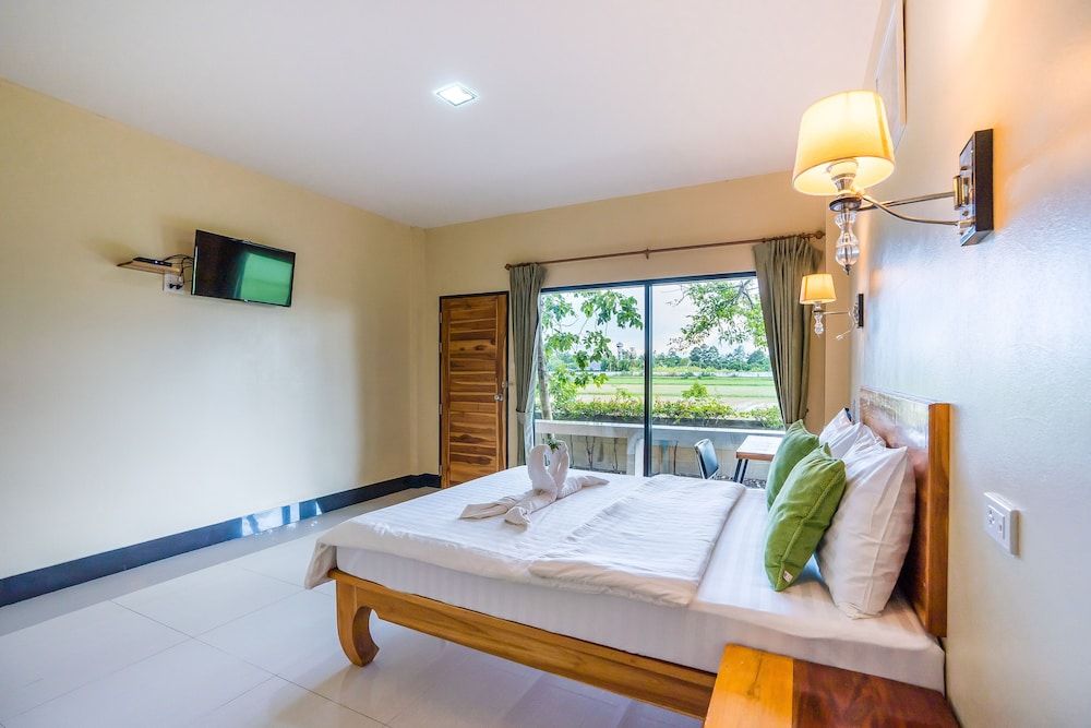 Tontan Resort Cha-Am Deluxe Double Room 6