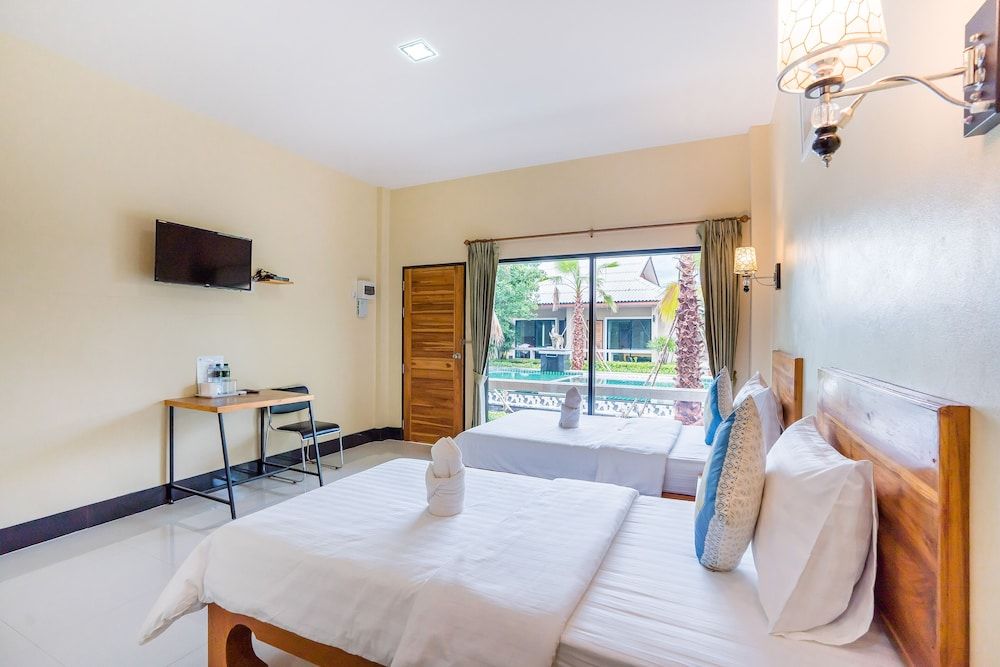 Tontan Resort Cha-Am Superior Double or Twin Room, Pool View 3