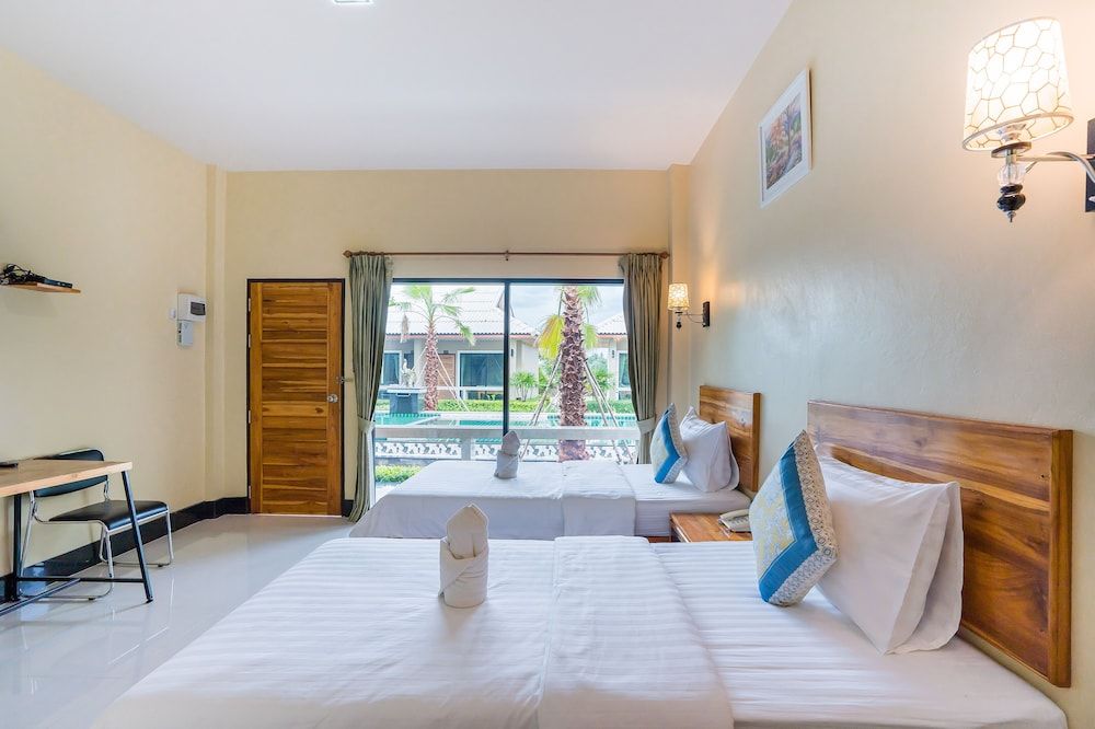 Tontan Resort Cha-Am Superior Double or Twin Room, Pool View 2