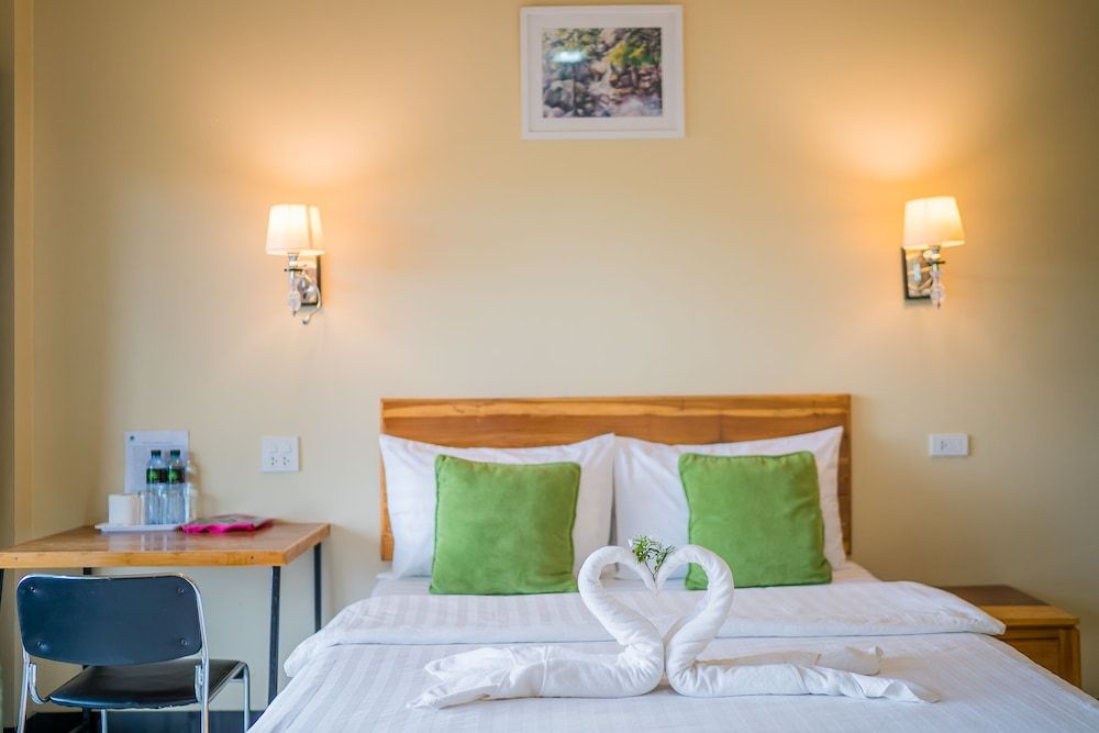 Tontan Resort Cha-Am Deluxe Double Room 3