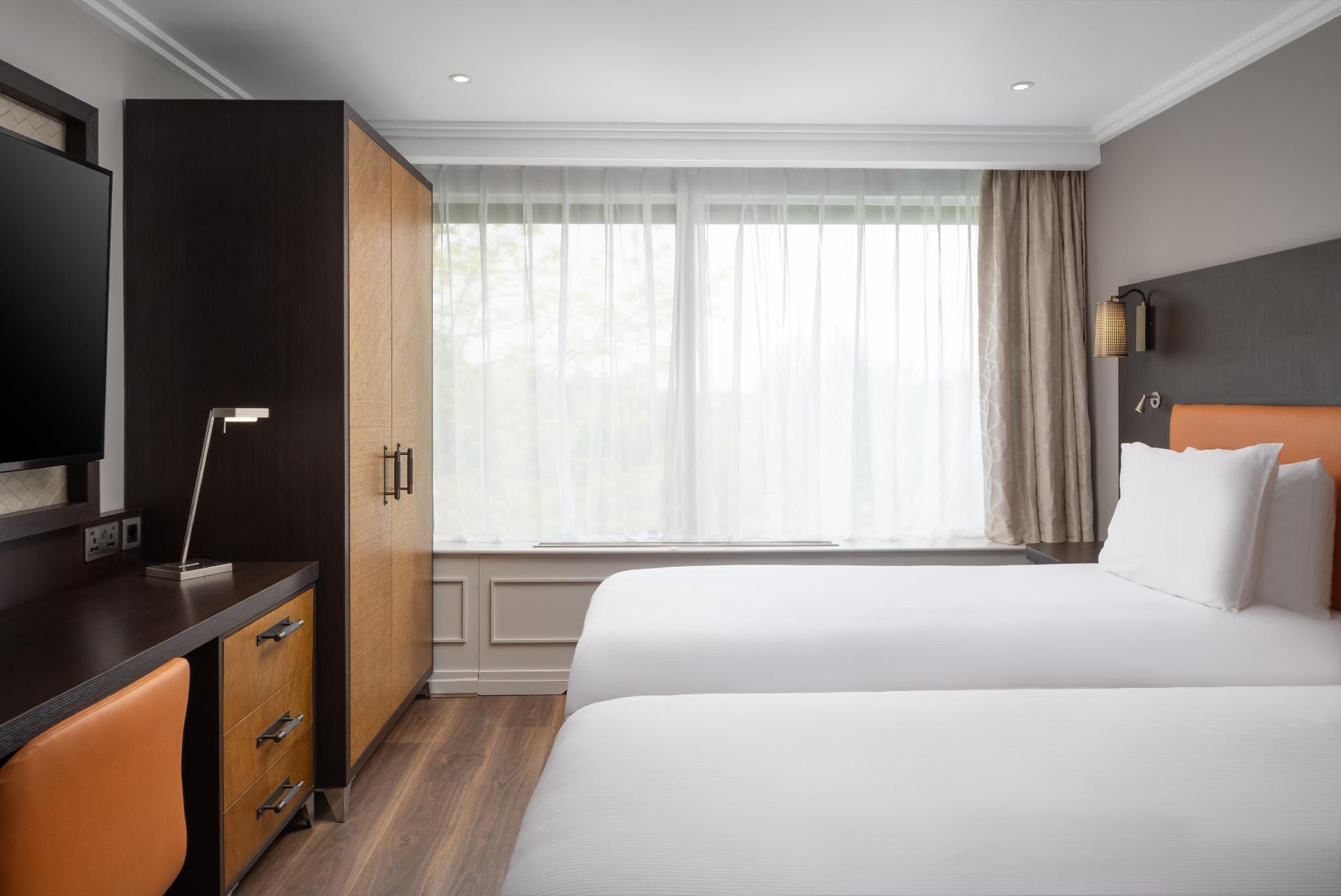 1 KING AND 1 TWIN ROOM INTERCONNECTING