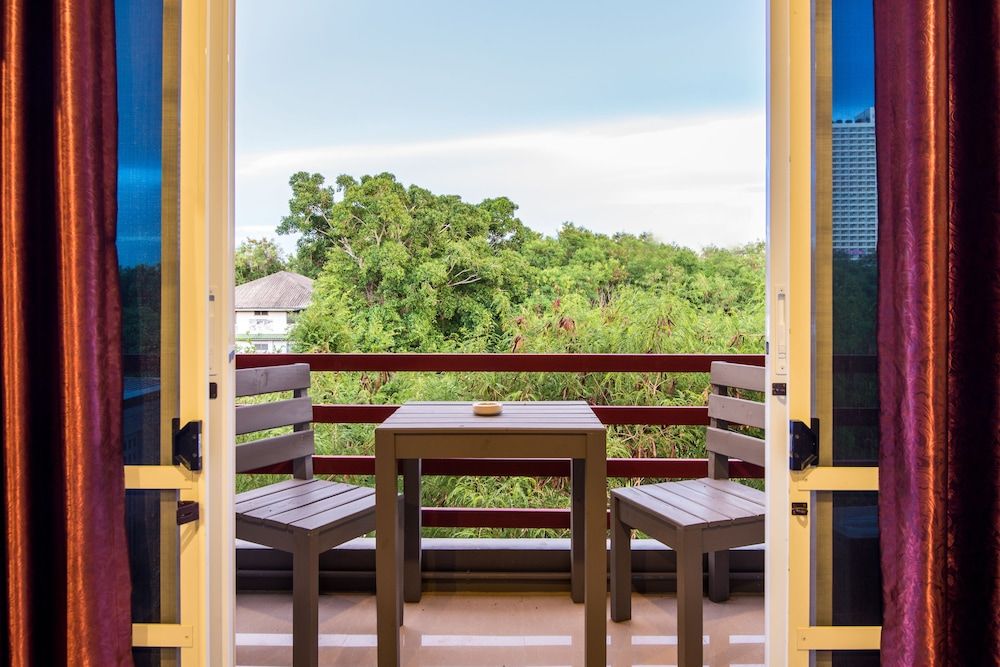 PK Resort Pattaya Deluxe Room 6