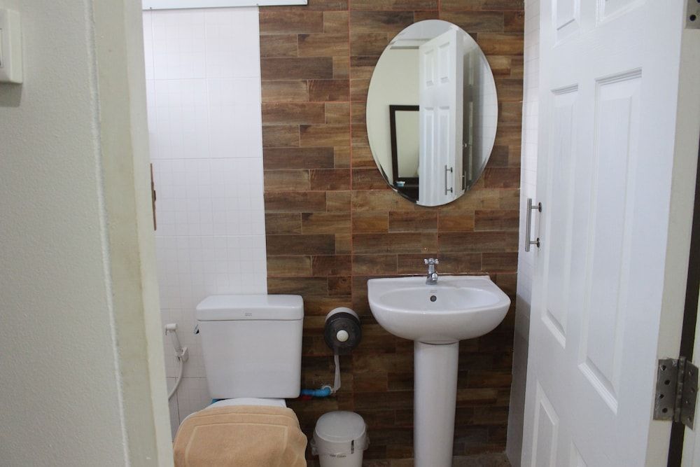 The Creek Villa Deluxe Room 4