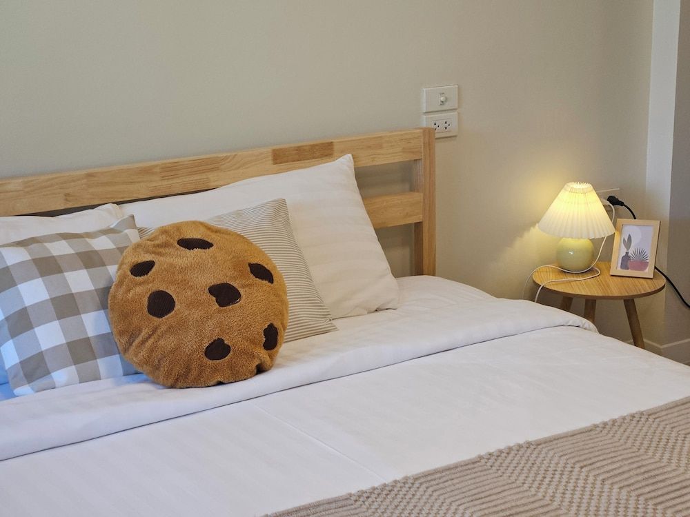 Standard Studio, 1 King Bed, Patio, Garden View