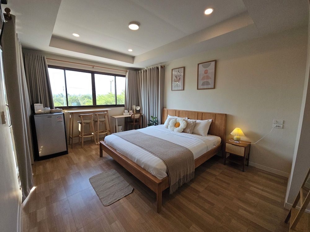 Superior Room, 1 King Bed, Patio, Garden Area