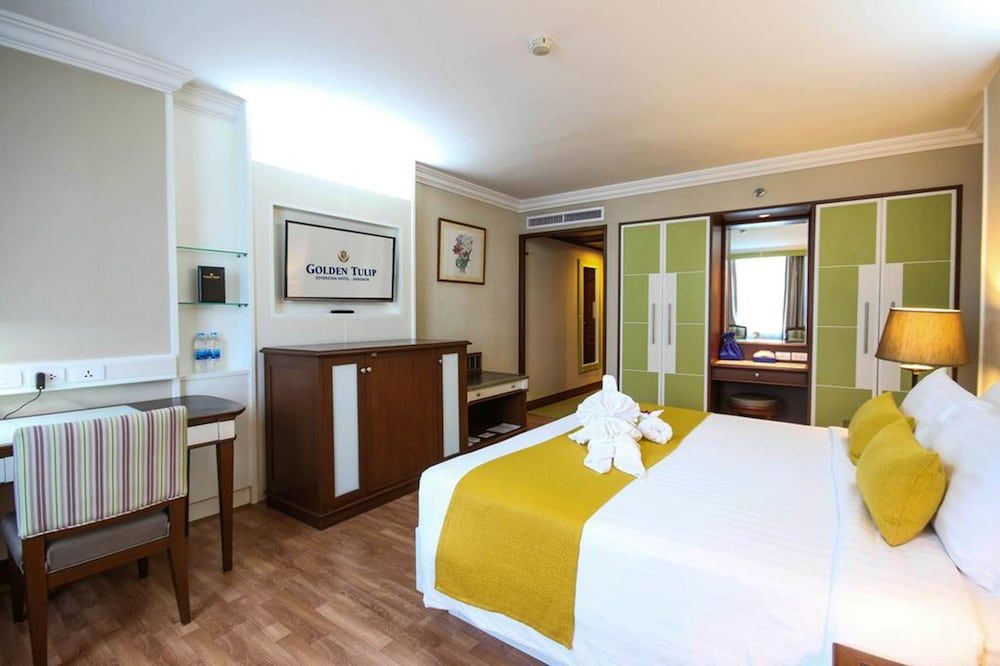 Golden Tulip Sovereign Hotel Bangkok Deluxe Room, 1 King Bed 11