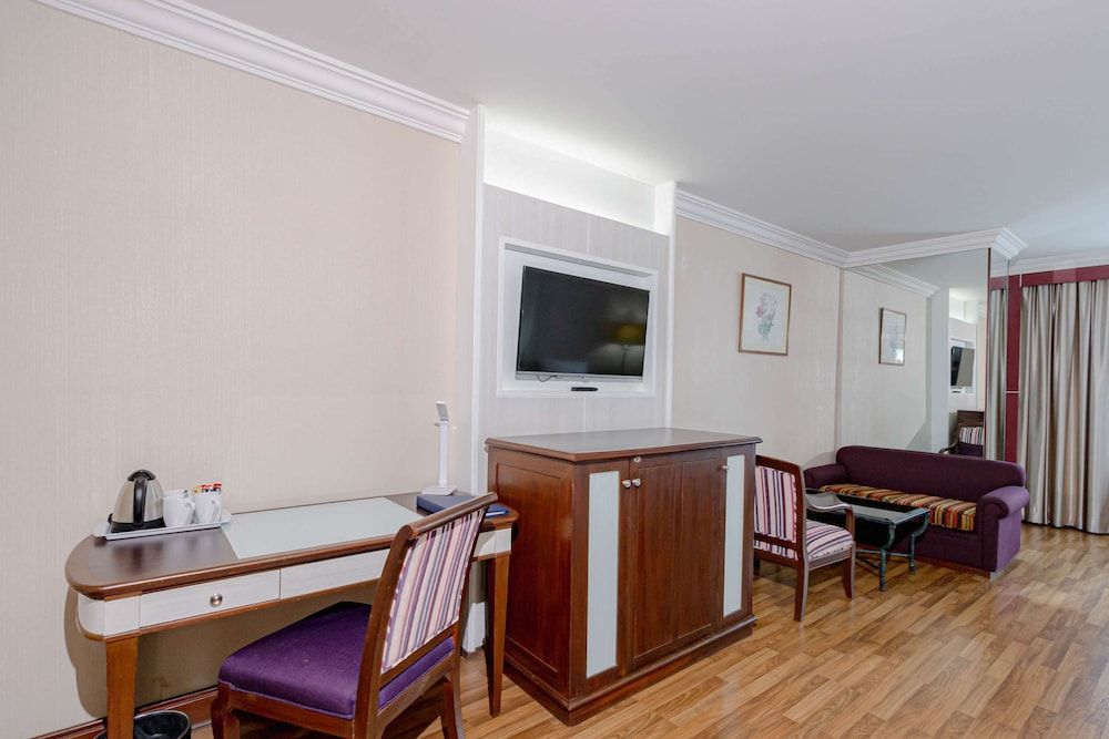 undefined Golden Tulip Sovereign Hotel Bangkok 10