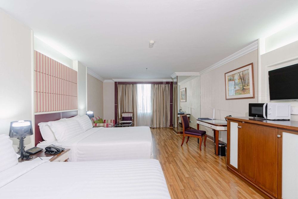 undefined Golden Tulip Sovereign Hotel Bangkok 3