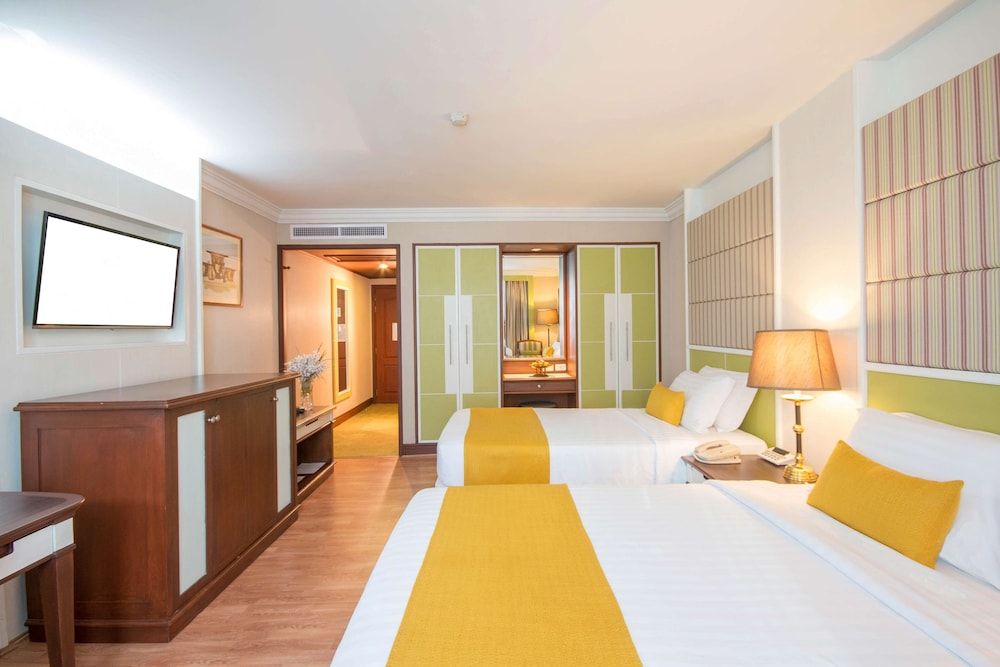 Golden Tulip Sovereign Hotel Bangkok Deluxe Room, 1 King Bed 10