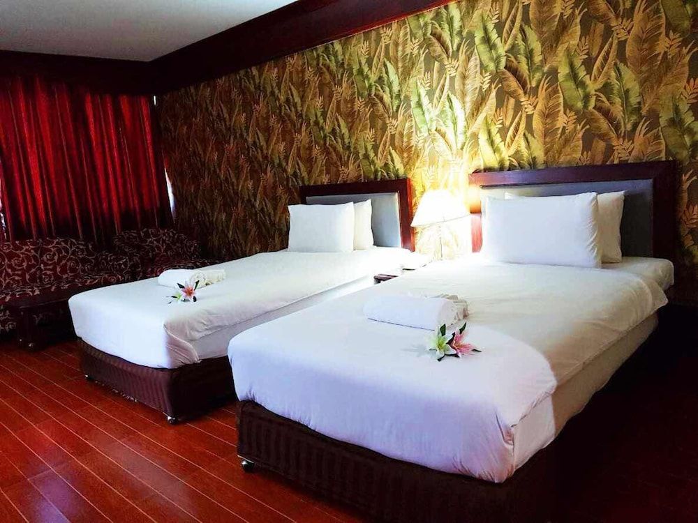 JP Emerald Hotel Deluxe Double Room 16