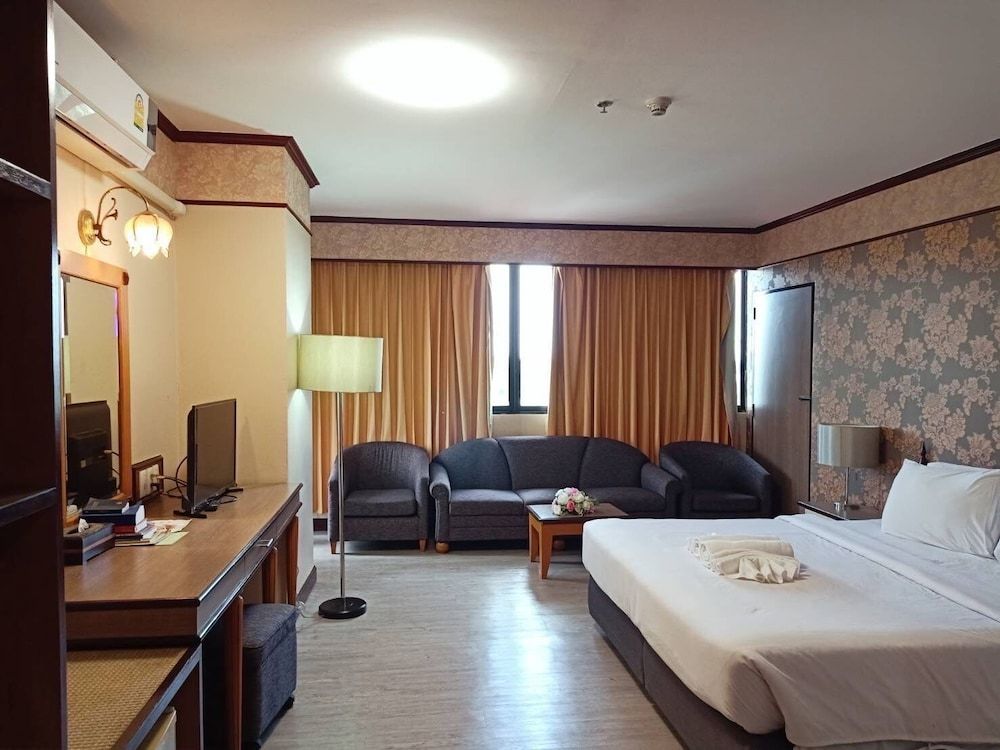 JP Emerald Hotel Deluxe Double Room 17