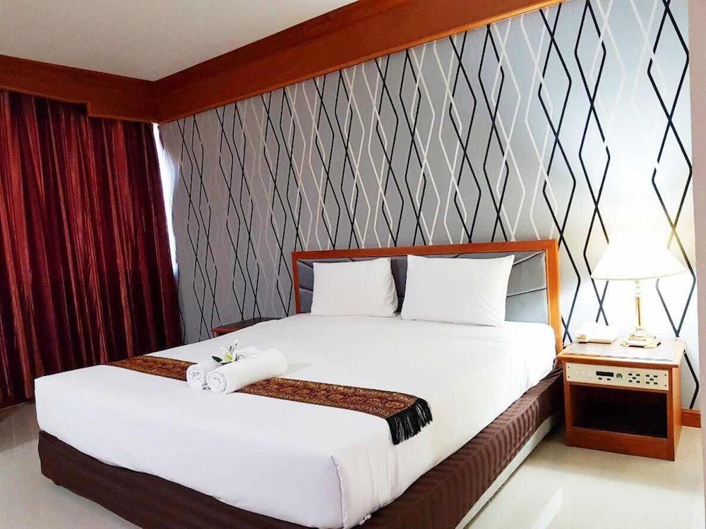 JP Emerald Hotel Superior Double Room 6