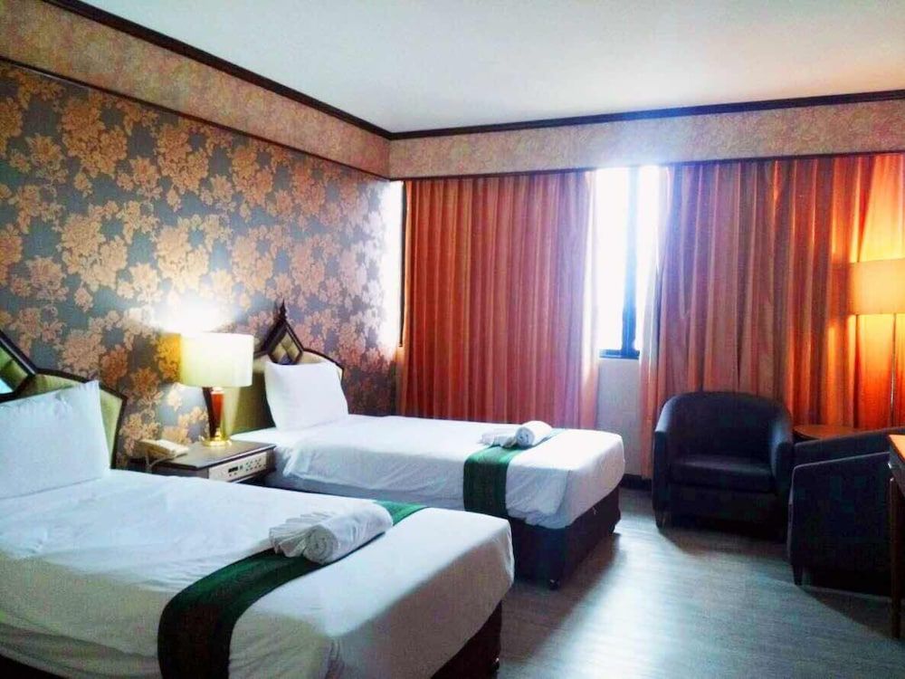 JP Emerald Hotel Superior Double Room 8