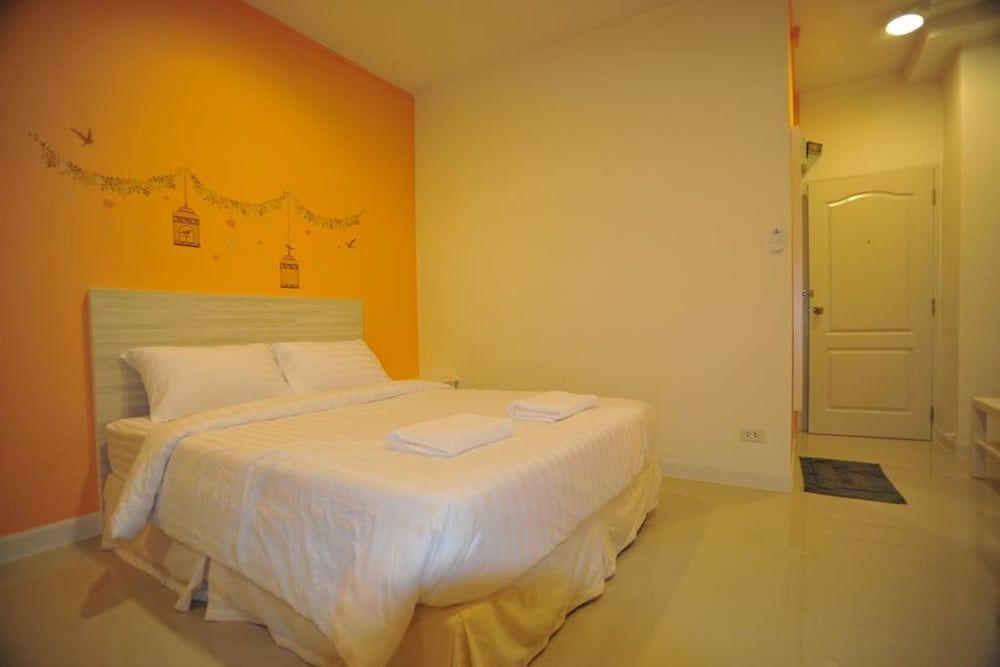 The Garden Living Deluxe Room 8