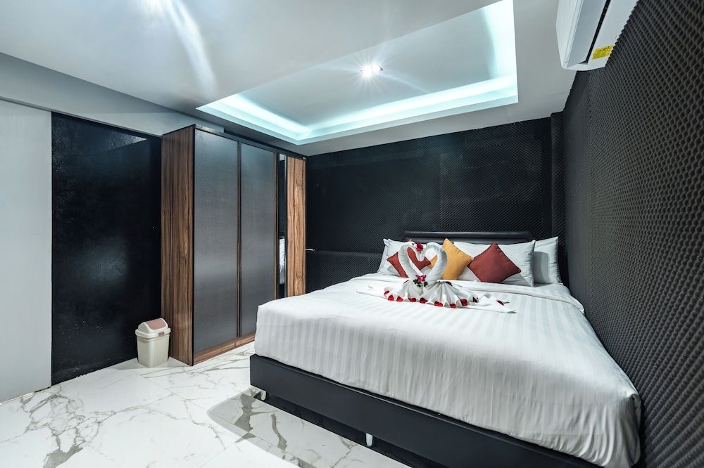 Seaview 3 bedrooms Apartment, Ocean Front Elevator