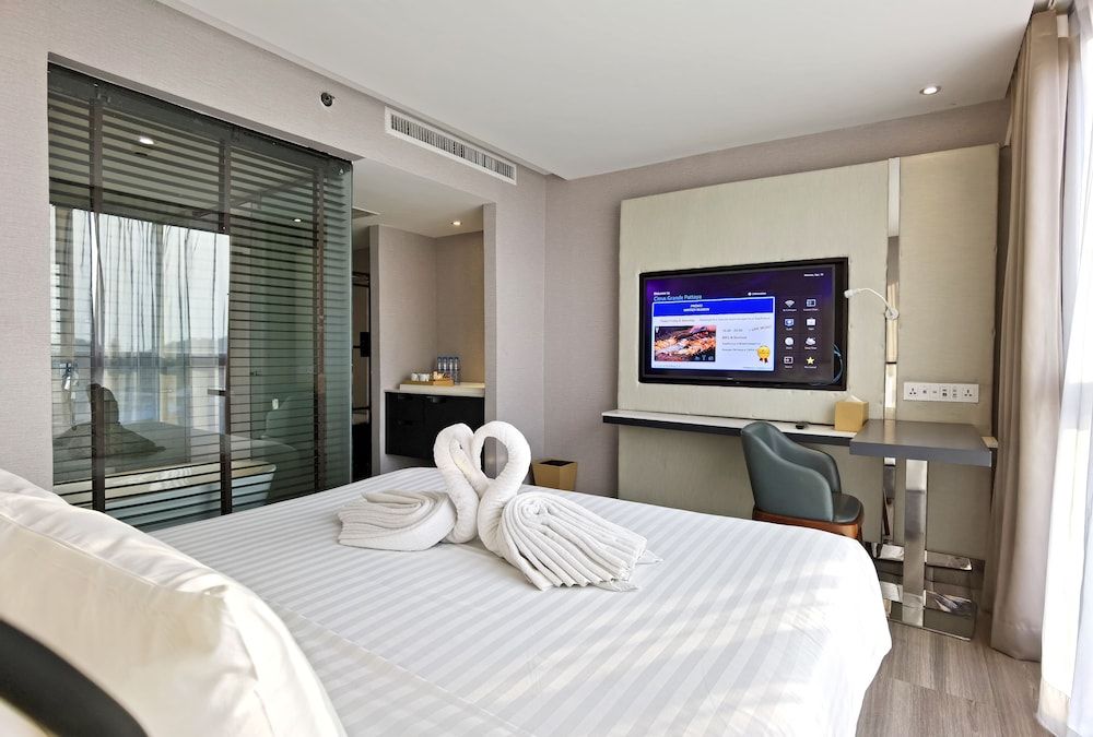 Citrus Grande Hotel Pattaya by Compass Hospitality City View no Balcony 3