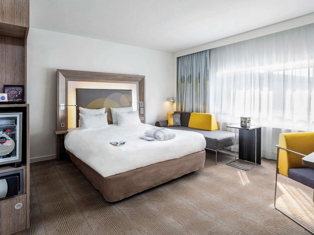 Executive Room, 1 Double Bed with Sofa bed (Deluxe)