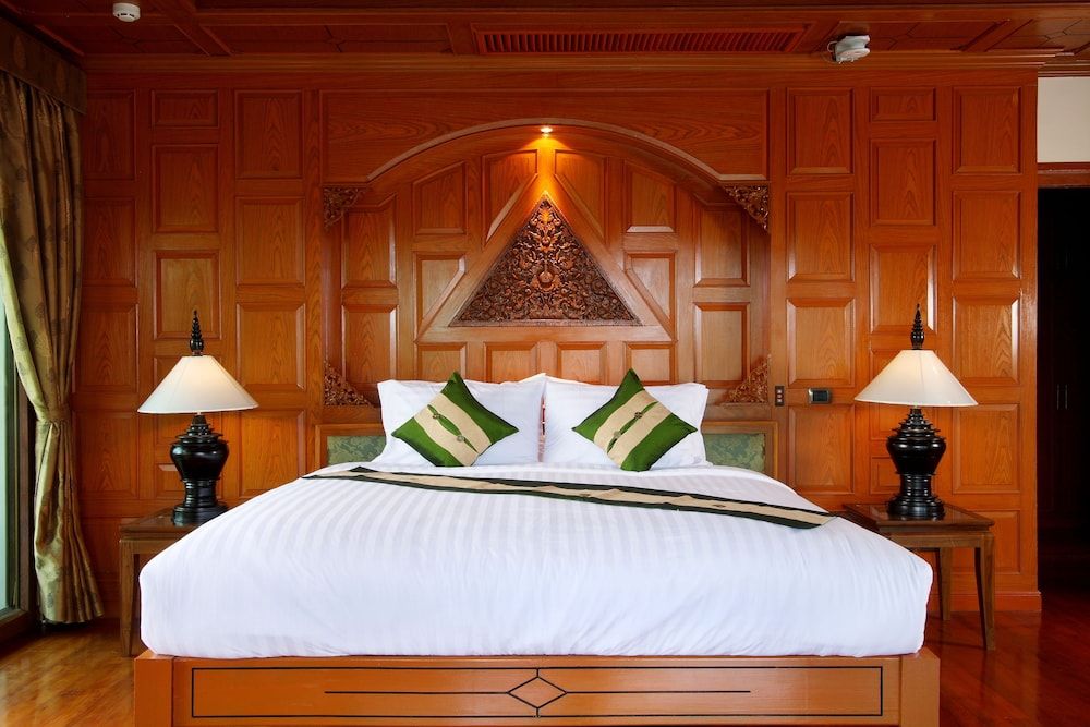 6 Bedroom Villa with Private Pool