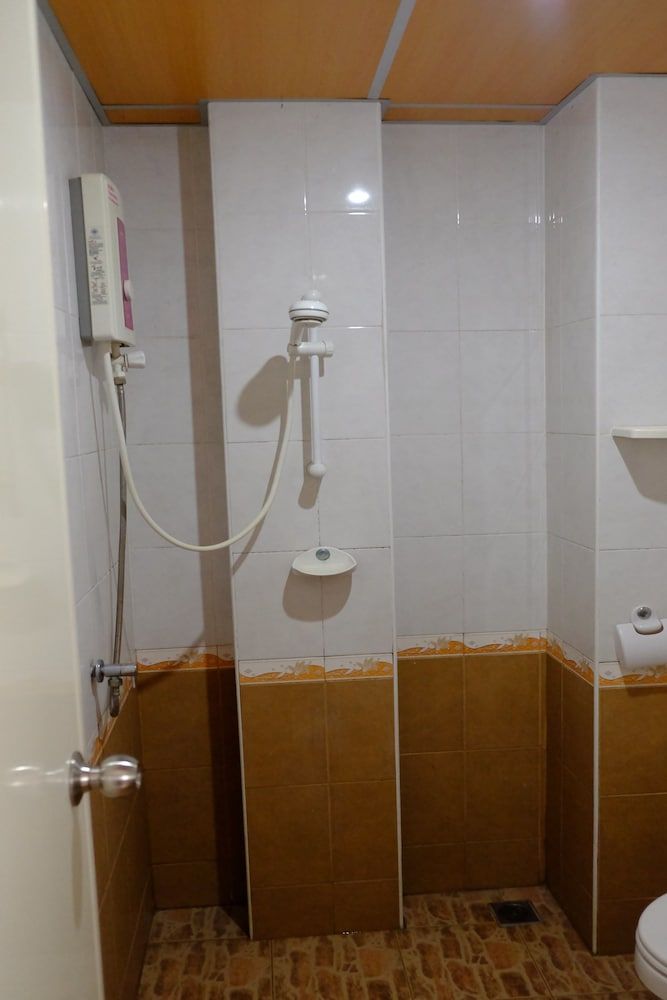 Banchang Apartment and Hotel Standard Twin Room 3