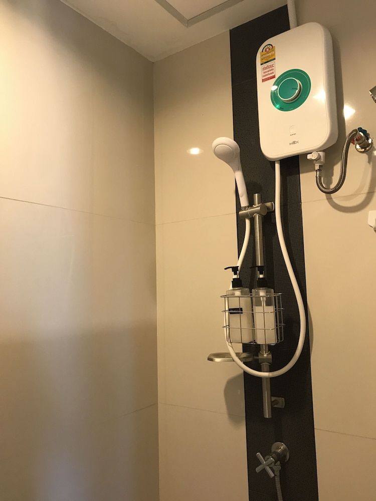 Ploen Ploen Residence River View Suite 8