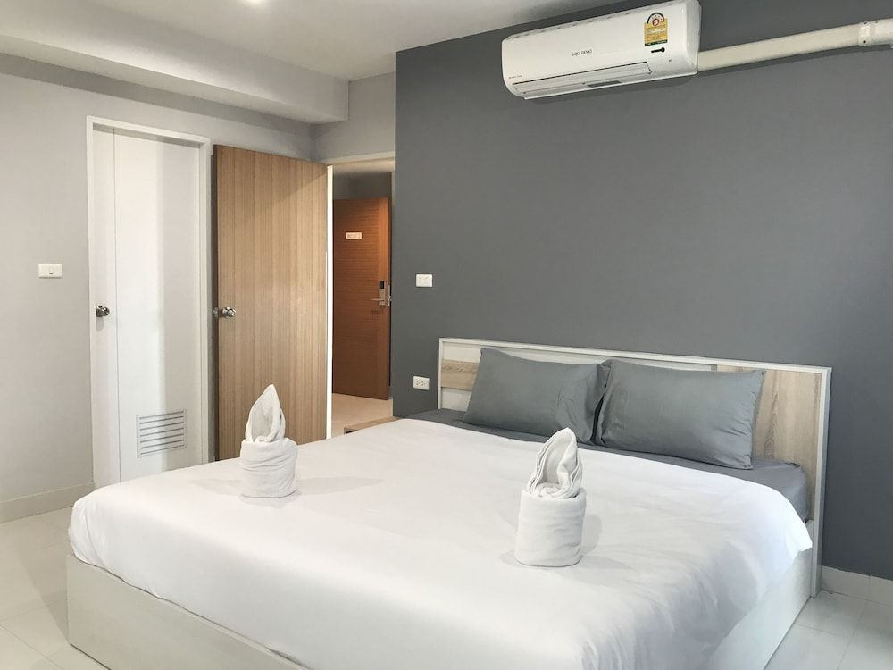 Ploen Ploen Residence River View Suite 2