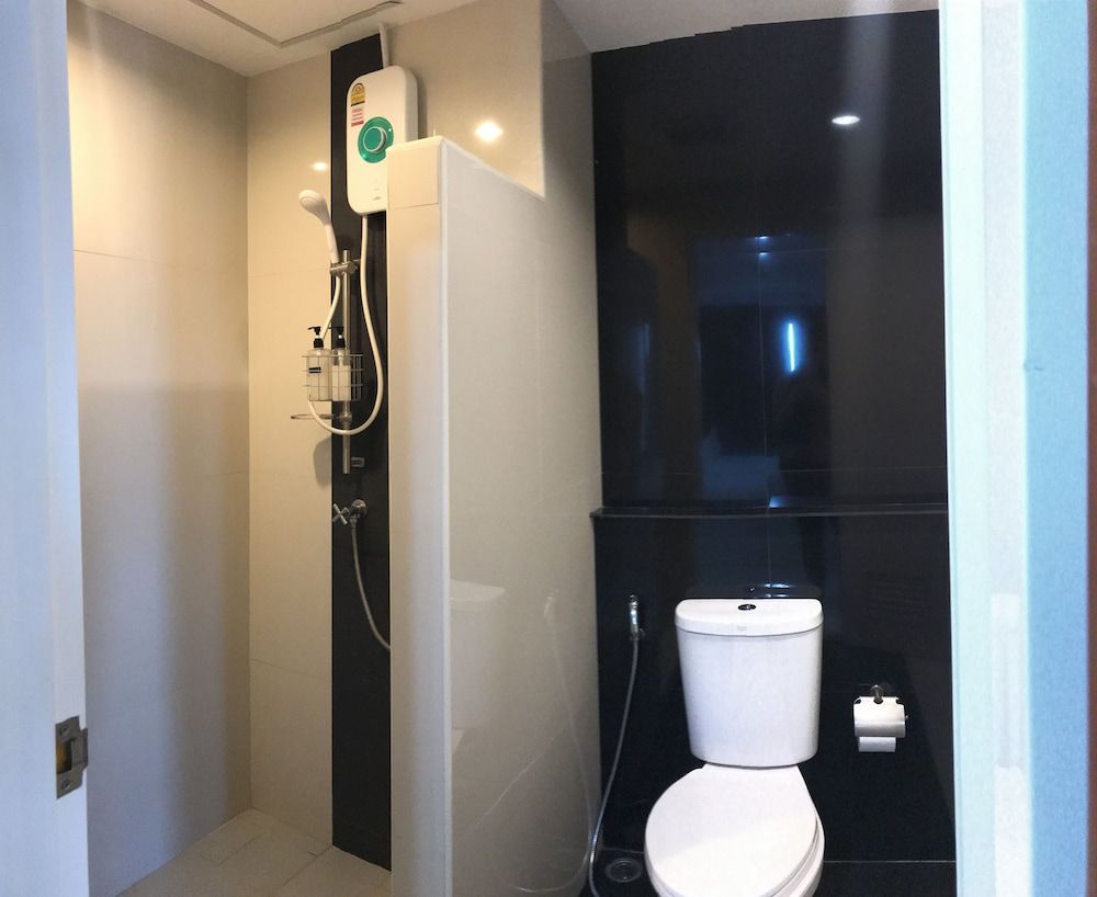 Ploen Ploen Residence River View Suite 6