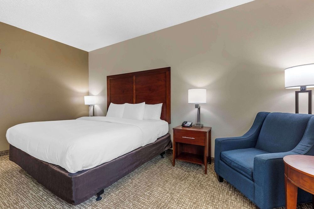 Comfort Inn & Suites Temple - Medical Center Room, 1 King Bed, Accessible, Non Smoking (Accessible Tub) 2