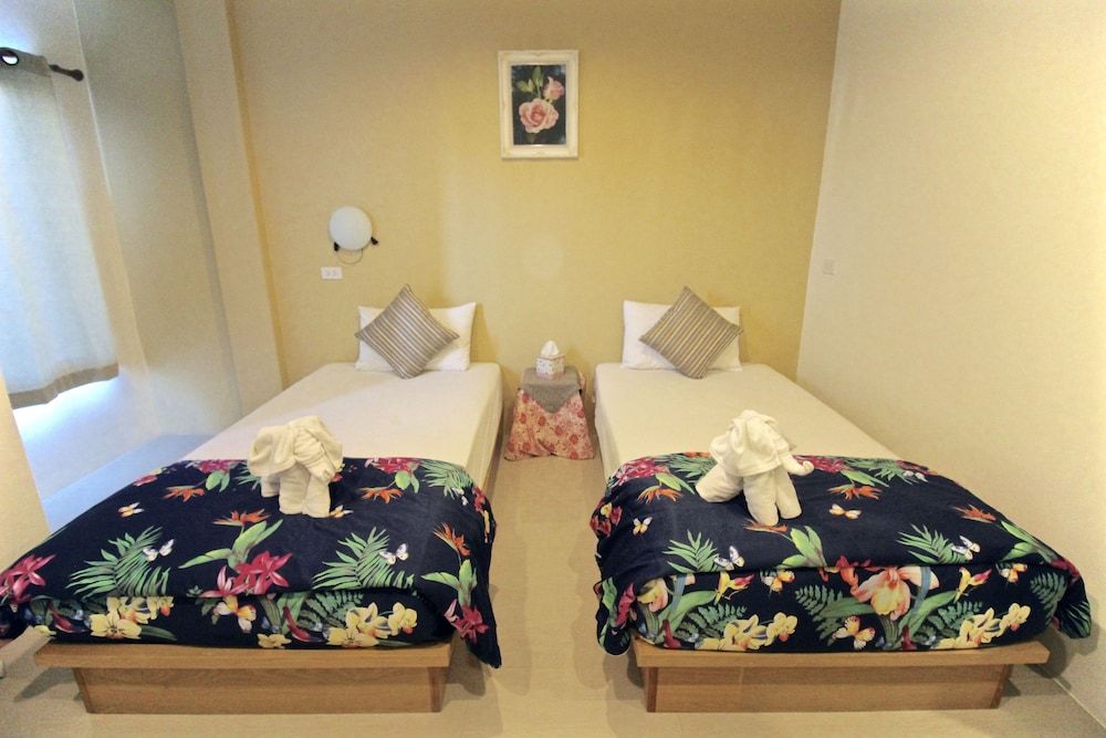 Green Apple Villa Deluxe Twin Room, 2 Twin Beds 3