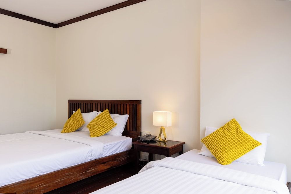Suite, 3 Twin Beds