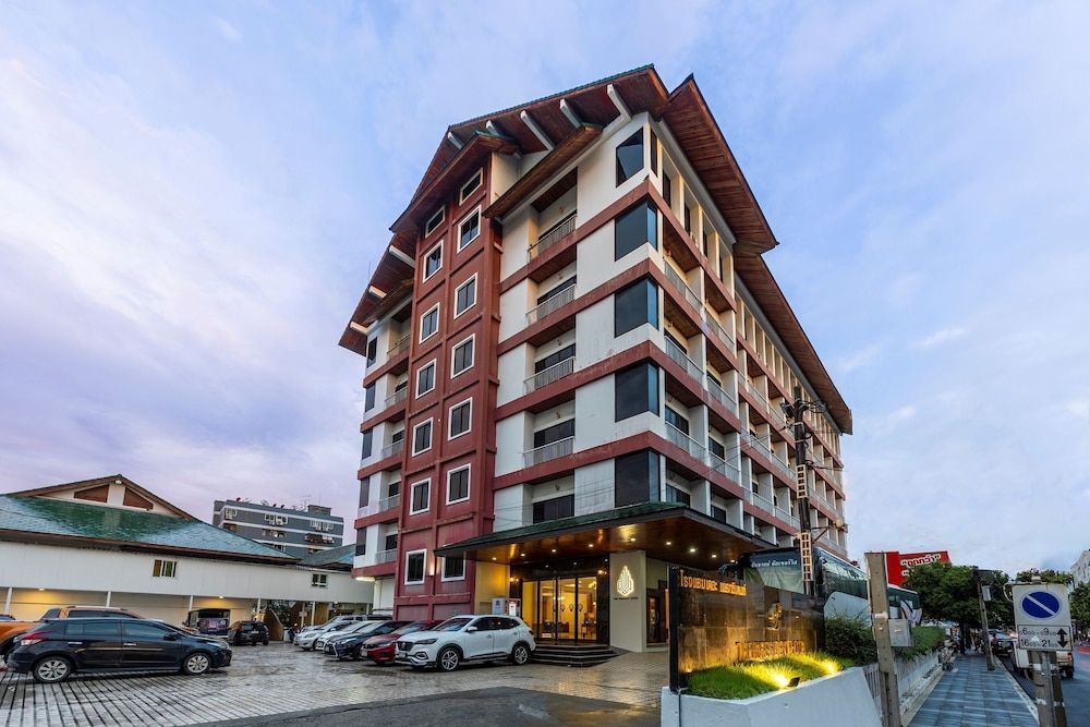 undefined The President Hotel at Chokchai 4 6