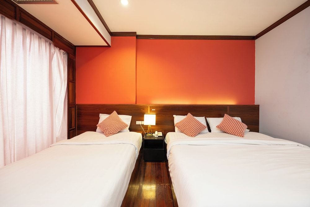 Suite, 3 Twin Beds