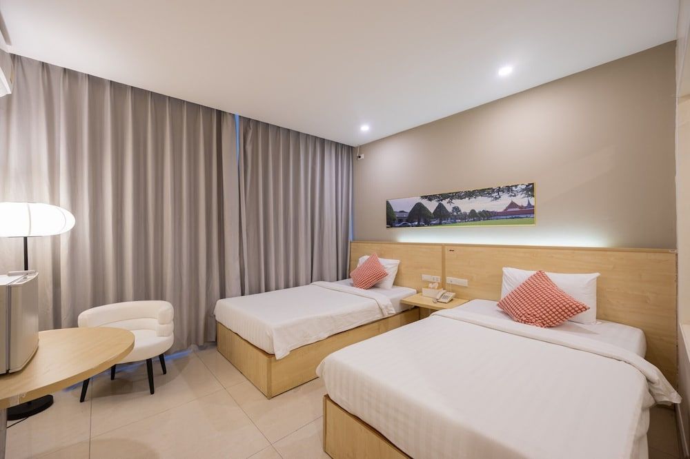 undefined The President Hotel at Chokchai 4 4