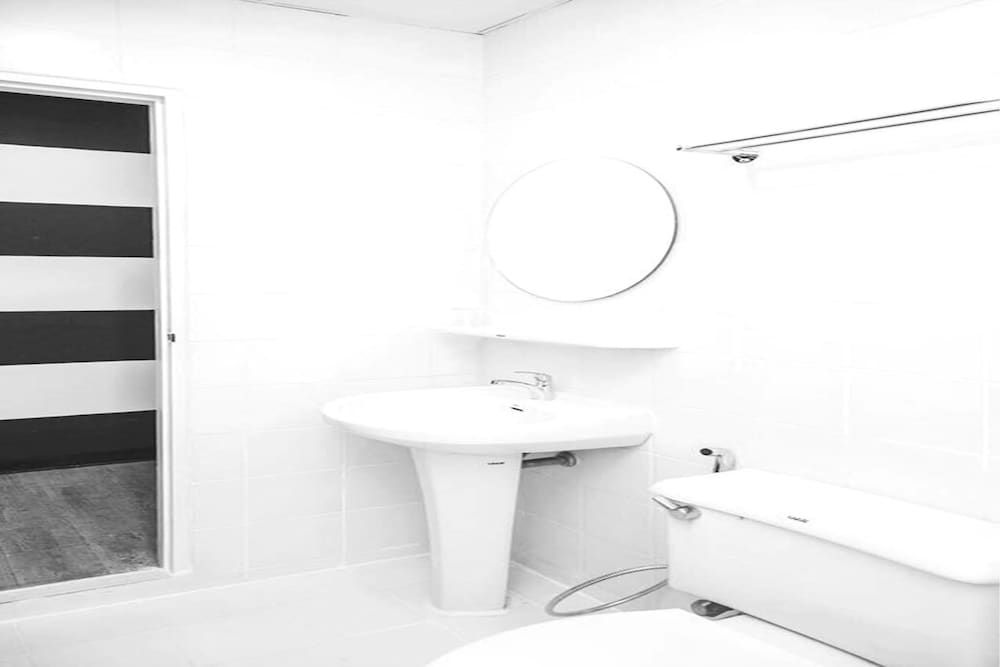 Crystal Hotel Huahin Superior Room 2