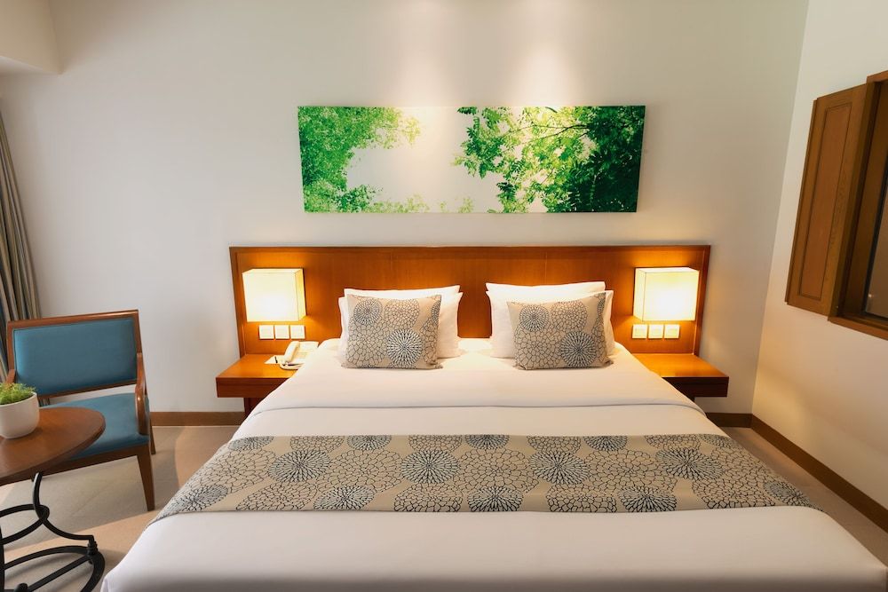 undefined Woodlands Hotel & Resort 9