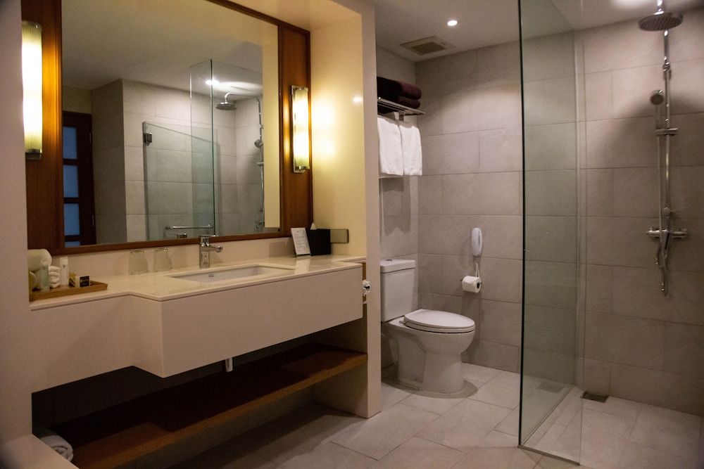 Woodlands Hotel & Resort Deluxe Room 5